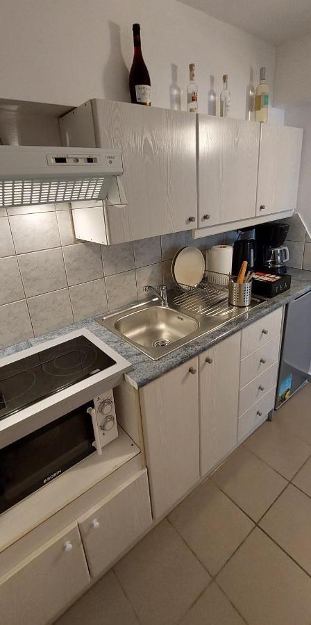 Honeybee 1 - Sunny Studio In The Center Of Rafina ภายนอก รูปภาพ